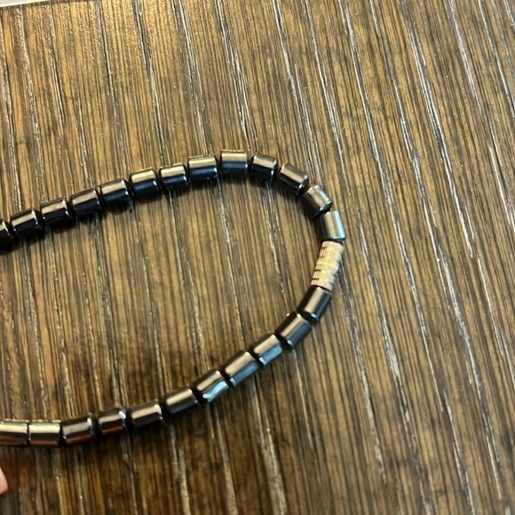 Hematite necklace with heart pendant - Picture 3 of 6